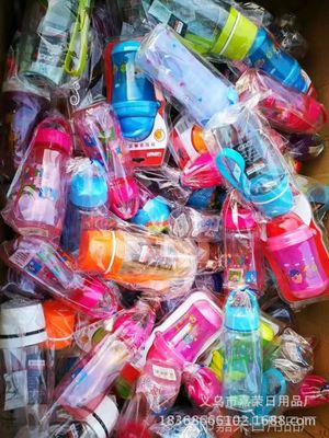 2017爆款地攤太空杯 摔不破、帶錄音廣告，5元模式引爆日用品批發市場